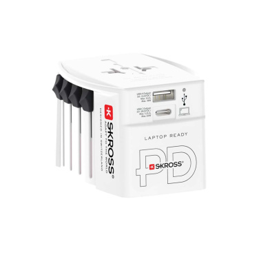 Logotrade profilprodukter bild: SKROSS® MUV AC65PD världsadapter med USB-C-kabel 