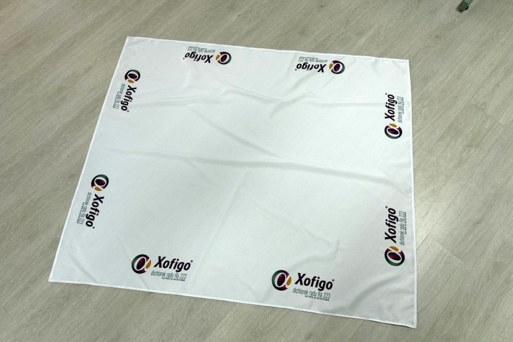 Bordsduk med sublimeringstryck och logotyp, storlek 140 × 200 cm