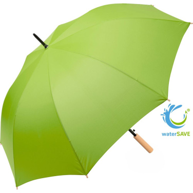 FARE ÖkoBrella automatiskt golfparaply med duk av återvunnen PET och trähandtag med logotyp, lime (waterSAVE®) – produktbild