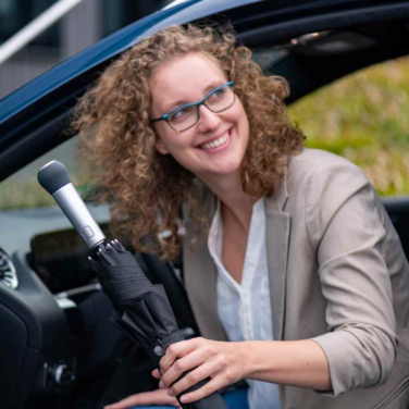 FARE® Gearshift mellanstort paraply med växelspakshandtag med logotyp, svart (waterSAVE®) – detaljvy 2