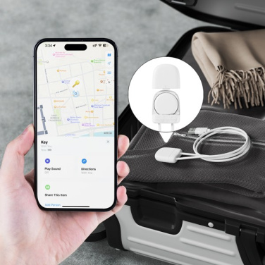 iPhone visar position i Hitta, ICE-TAG och öppnad spårare på en resväska