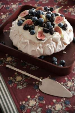 Hanna-bricka – Sagaform, Vinröd (2)