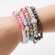 Charm-armband med ytterligare premiumpärlor som tillval