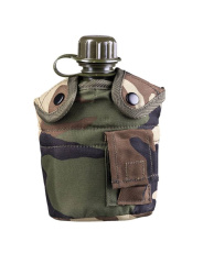 Amerikansk plastflaska med lock och lock. Woodland