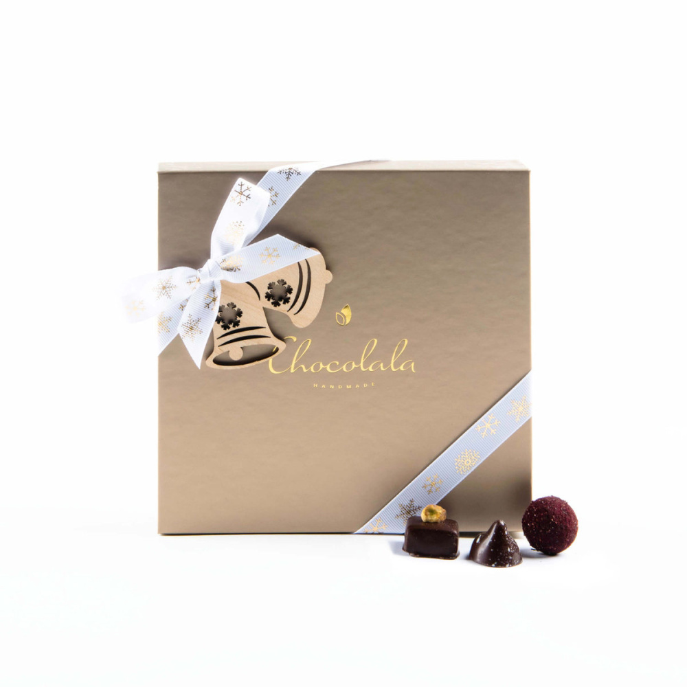 Gyllene chokladask med julklockor – 16 chokladbitar, produktbild (1)